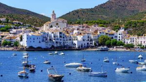 Klima Cadaqués temperatur, klimat och väder året runt